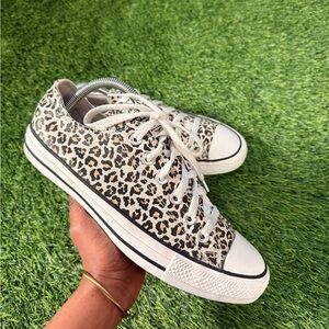 Converse All Star Leopard Print Low Top Sneakers Women’s size 9